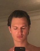 Ansel Elgort : ansel-elgort-1559428021.jpg