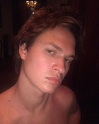 Ansel Elgort : ansel-elgort-1559434321.jpg