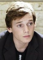 Anton Yelchin : anton-yelchin-1466387155.jpg