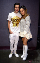 Ariana Grande : TI4U1399060900.jpg