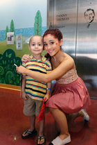 Ariana Grande : ariana-grande-1335722611.jpg