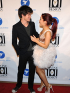 Ariana Grande : ariana-grande-1336072122.jpg