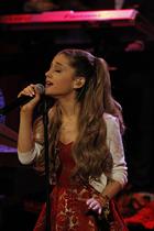 Ariana Grande : ariana-grande-1386167596.jpg