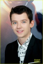 Asa Butterfield : asa-butterfield-1380991687.jpg