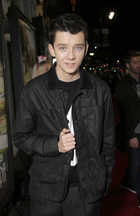 Asa Butterfield : asa-butterfield-1387814735.jpg