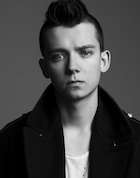 Asa Butterfield : asa-butterfield-1477772741.jpg