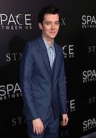 Asa Butterfield : asa-butterfield-1484789041.jpg