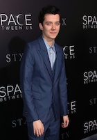 Asa Butterfield : asa-butterfield-1484789041.jpg