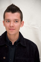 Asa Butterfield : asa-butterfield-1534569602.jpg