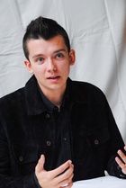 Asa Butterfield : asa-butterfield-1534717802.jpg