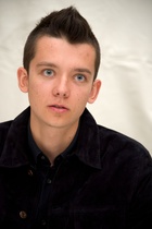 Asa Butterfield : asa-butterfield-1534721702.jpg