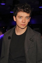 Asa Butterfield : asa-butterfield-1560021121.jpg