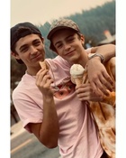 Asher Angel : TI4U1646850389.jpg