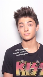 Asher Angel : asher-angel-1535681139.jpg