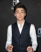 Asher Angel : asher-angel-1541880870.jpg