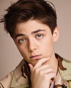 Asher Angel : asher-angel-1542146227.jpg