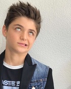 Asher Angel : asher-angel-1545496324.jpg