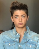 Asher Angel : asher-angel-1554992379.jpg