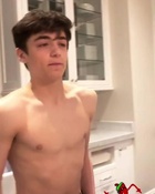 Asher Angel : asher-angel-1557247444.jpg