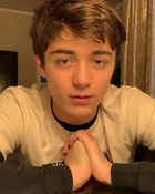 Asher Angel : asher-angel-1558105518.jpg