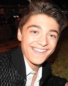 Asher Angel : asher-angel-1559141645.jpg