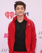 Asher Angel : asher-angel-1560276471.jpg