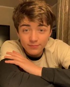 Asher Angel : asher-angel-1561513177.jpg