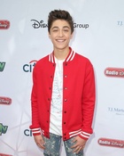 Asher Angel : asher-angel-1561564270.jpg