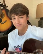 Asher Angel : asher-angel-1569173112.jpg