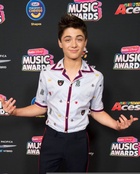 Asher Angel : asher-angel-1569175761.jpg