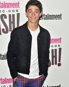 Asher Angel : asher-angel-1572543102.jpg