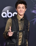 Asher Angel : asher-angel-1575143017.jpg