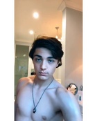 Asher Angel : asher-angel-1587447681.jpg