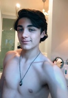 Asher Angel : asher-angel-1587448033.jpg