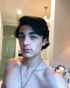 Asher Angel : asher-angel-1587448186.jpg