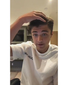 Asher Angel : asher-angel-1602634436.jpg