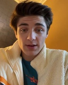 Asher Angel : asher-angel-1610671708.jpg