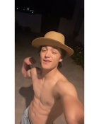 Asher Angel : asher-angel-1633943646.jpg