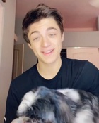 Asher Angel : asher-angel-1636850141.jpg