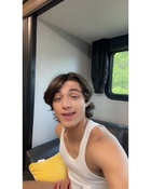 Asher Angel : asher-angel-1636998997.jpg