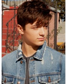 Asher Angel : asher-angel-1638231016.jpg