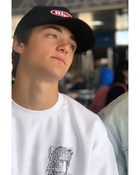 Asher Angel : asher-angel-1641596521.jpg