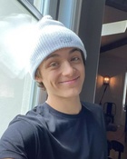 Asher Angel : asher-angel-1648652354.jpg