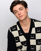 Asher Angel : asher-angel-1658681660.jpg