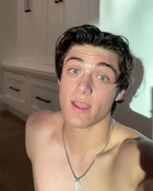 Asher Angel : asher-angel-1683053378.jpg
