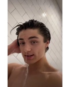 Asher Angel : asher-angel-1688834710.jpg