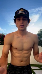 Asher Angel : asher-angel-1742399659.jpg