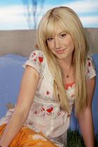 Ashley Tisdale : TI4U_u1139156248.jpg