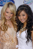 Ashley Tisdale : TI4U_u1141963038.jpg