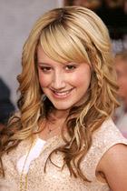 Ashley Tisdale : TI4U_u1141963107.jpg